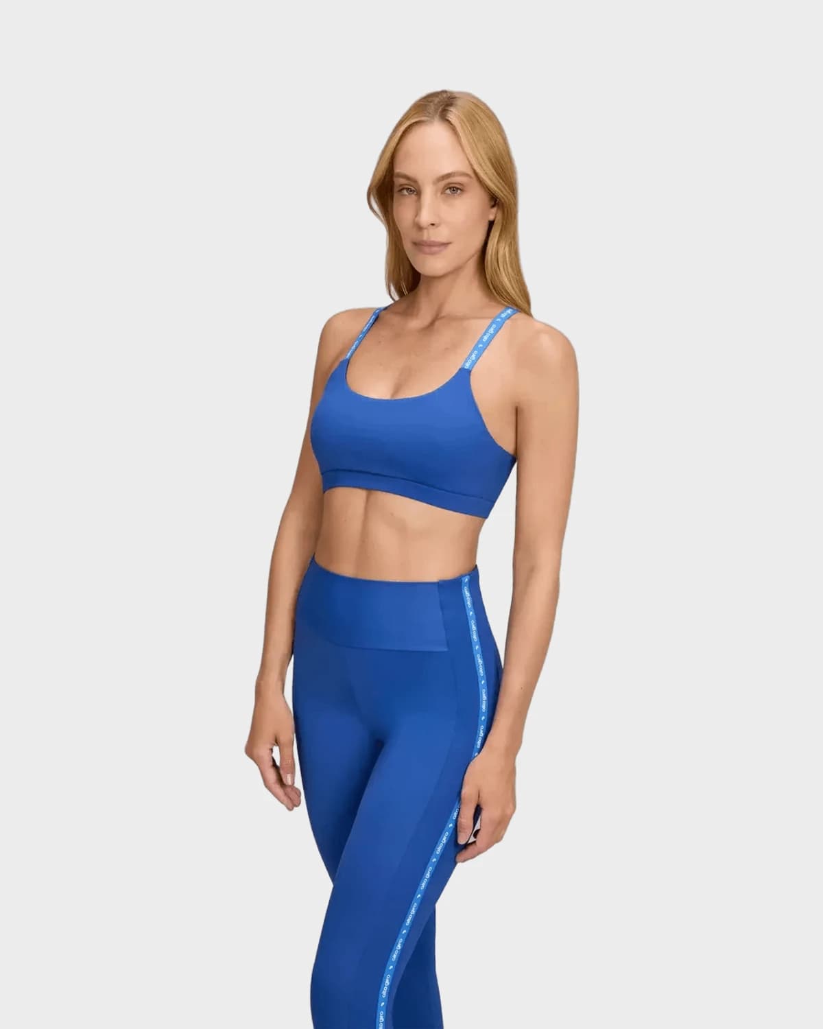 Legging Alto Giro Hyper azul, com a faixa elástica da marca na lateral